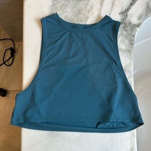 lululemon cropped muscle tank size 4